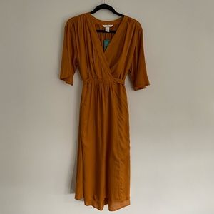 NWT H&M rust caftan dress with tie around waist.